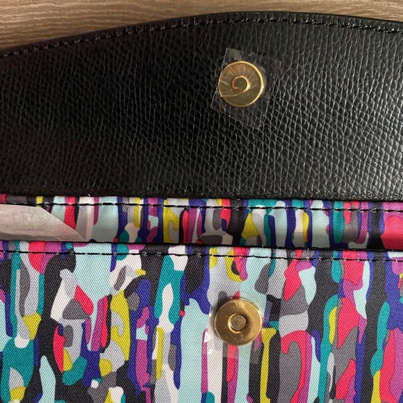 NWOT Vera Bradley Women’s Multicolor Wristlet Wallet - Picture 2 of 5